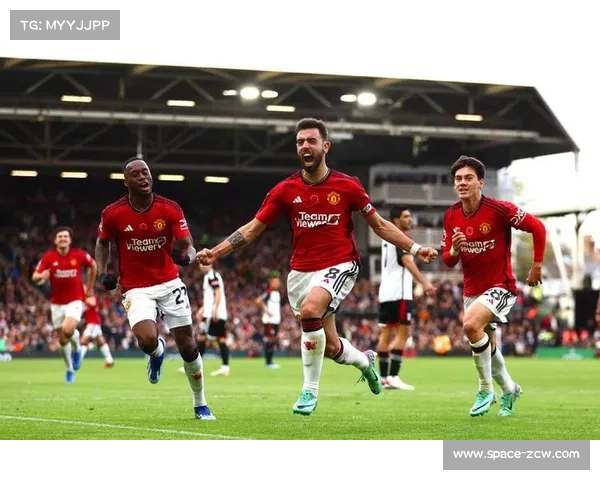 曼联欧冠主场气氛火爆 球迷助威成球队第十二人 曼联欧冠主场气氛火爆 球迷助威成球队第十二人